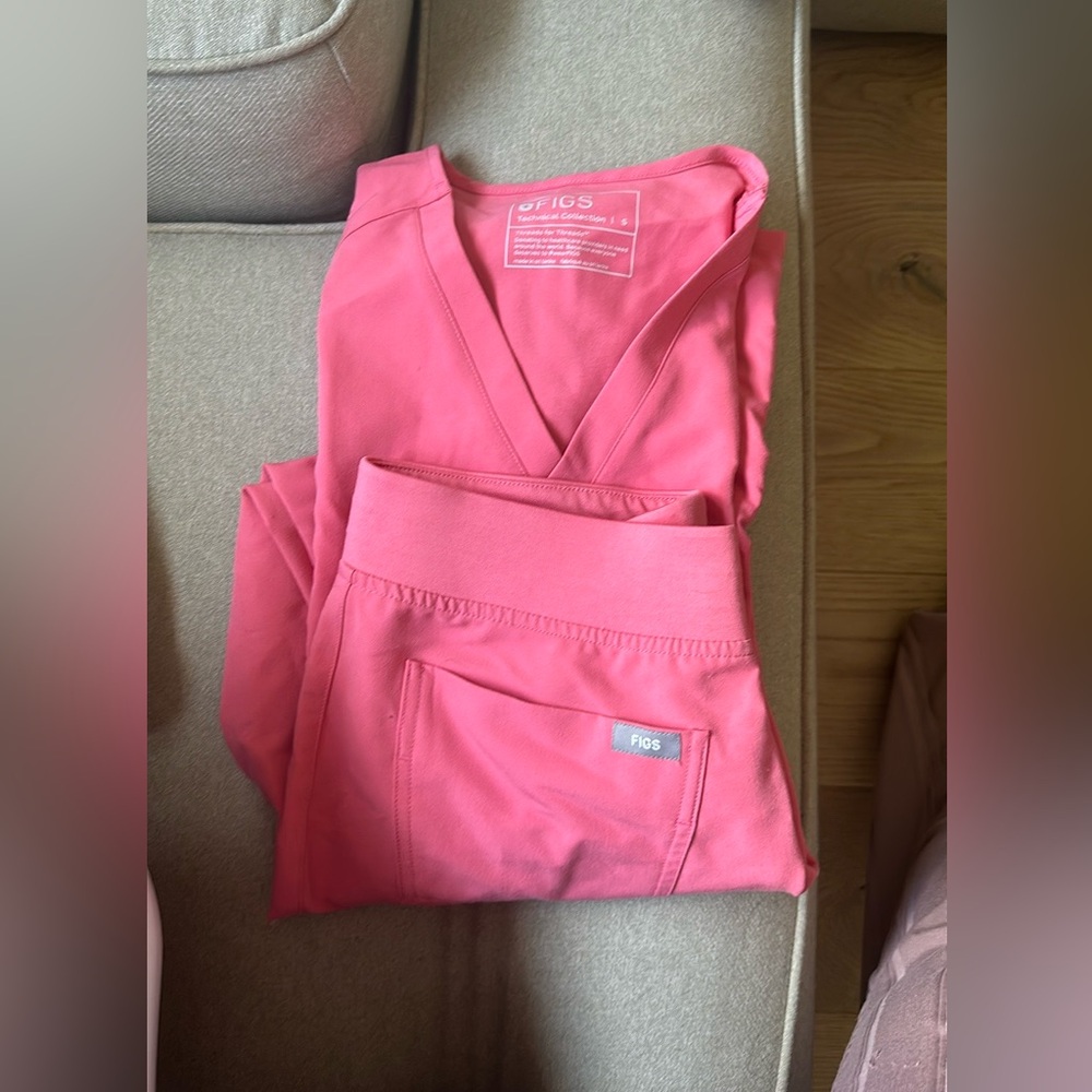 Figs small top. Petite small joggers.